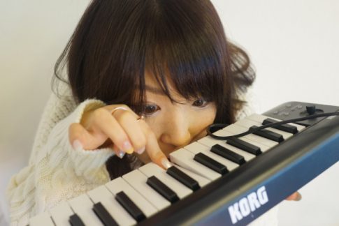 ピアノを弾く