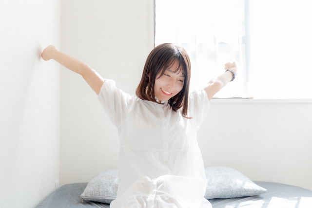 伸びをする